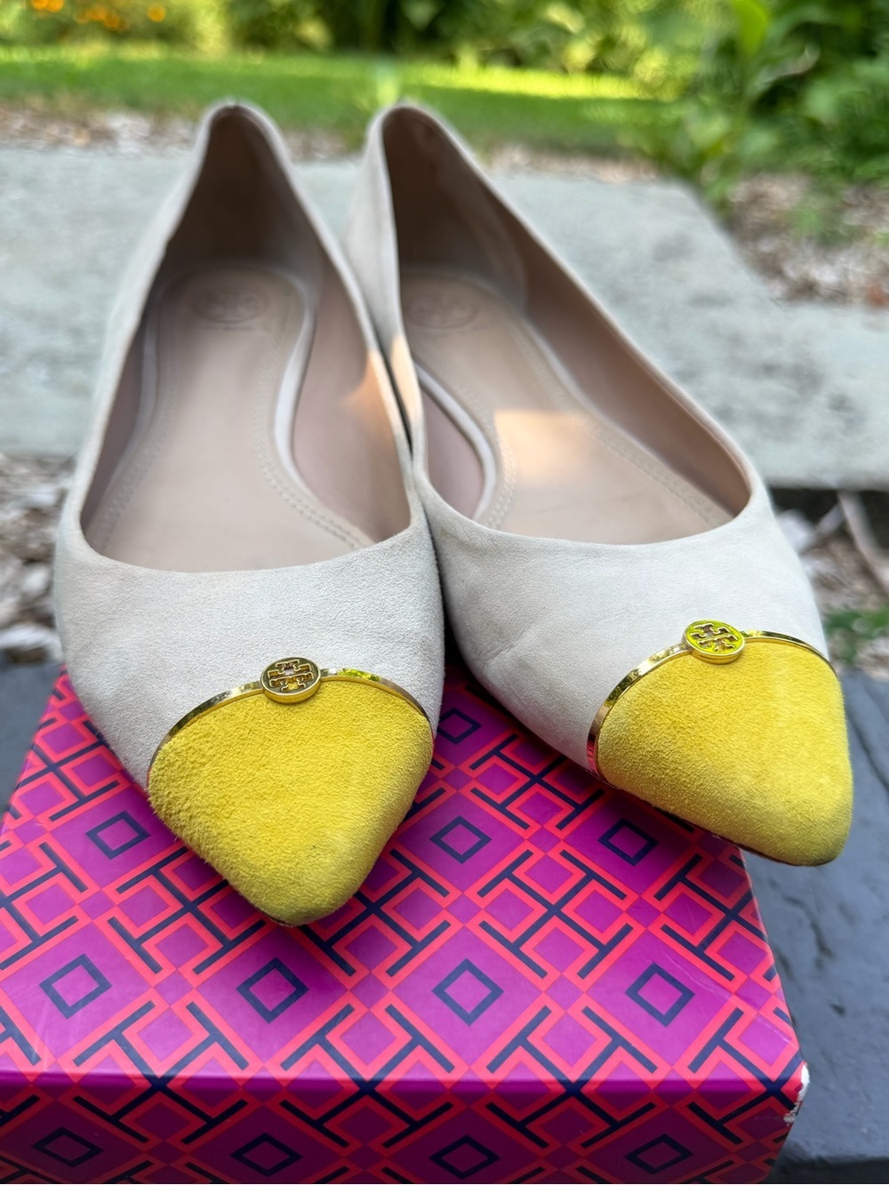 Tory Burch Bar Logo Leather Ballet Flats Dulce De Leche & Yellow - Size 9.5